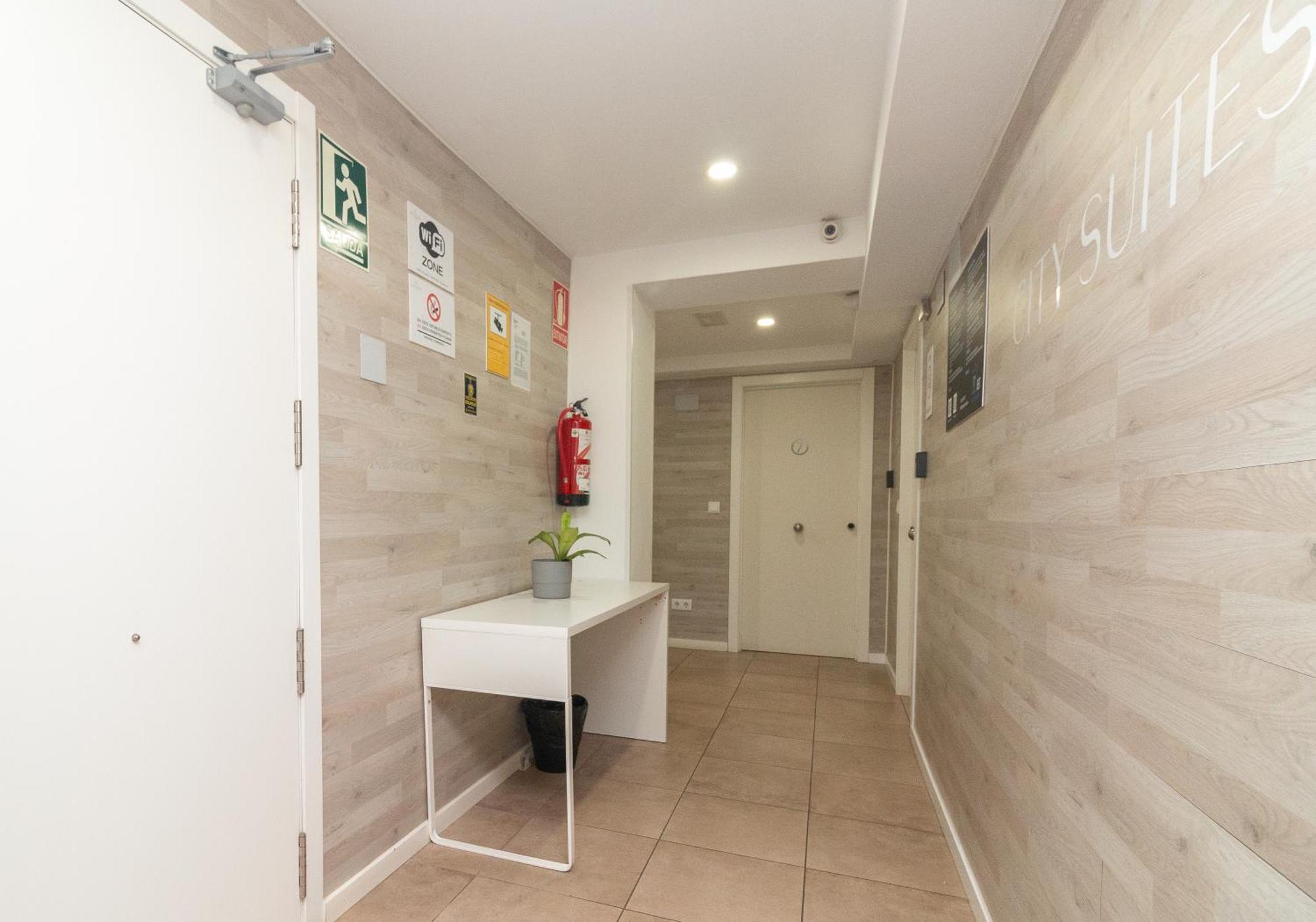 Bet Apartments - Abastos Valencia Bagian luar foto