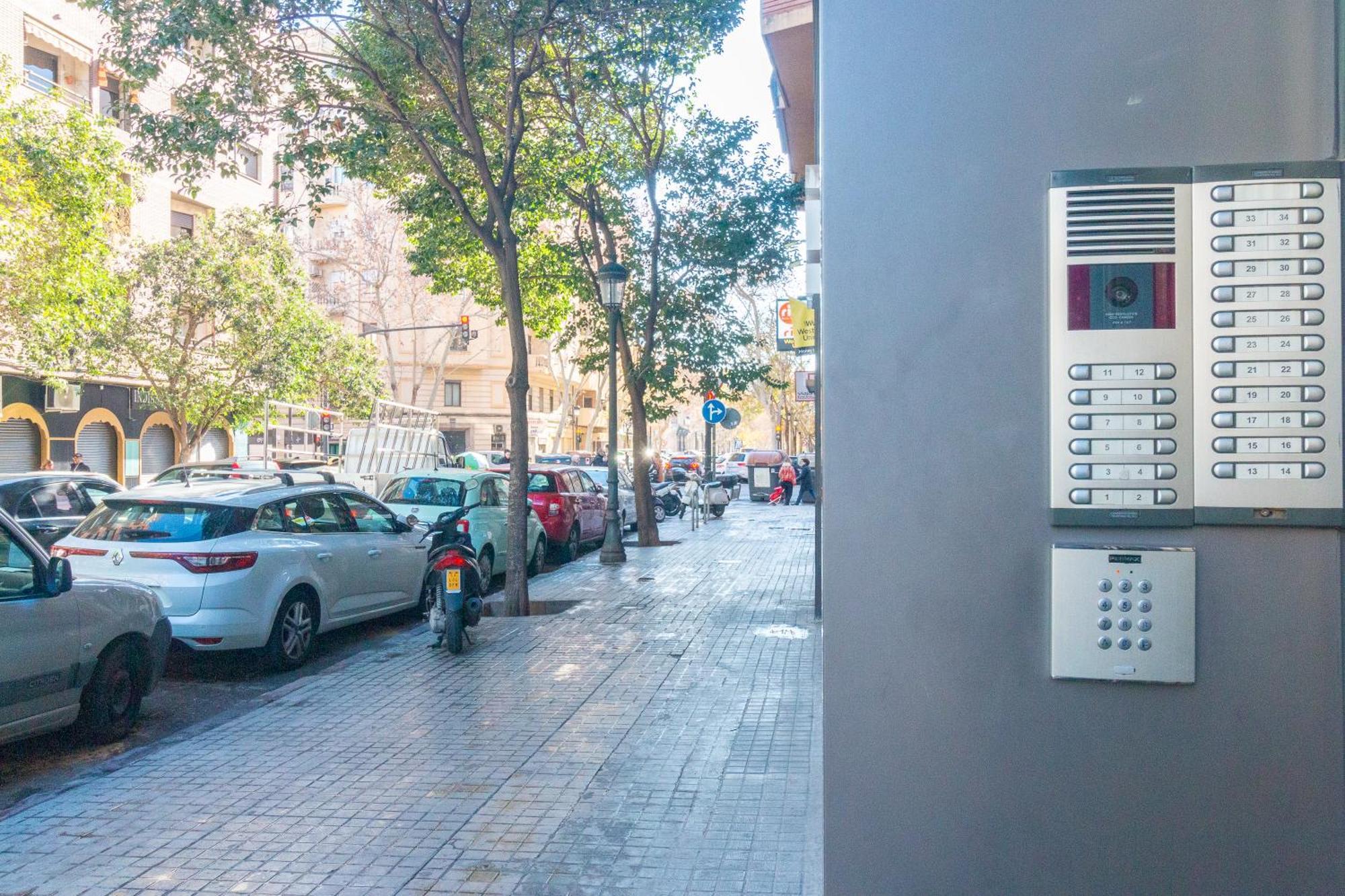 Bet Apartments - Abastos Valencia Bagian luar foto
